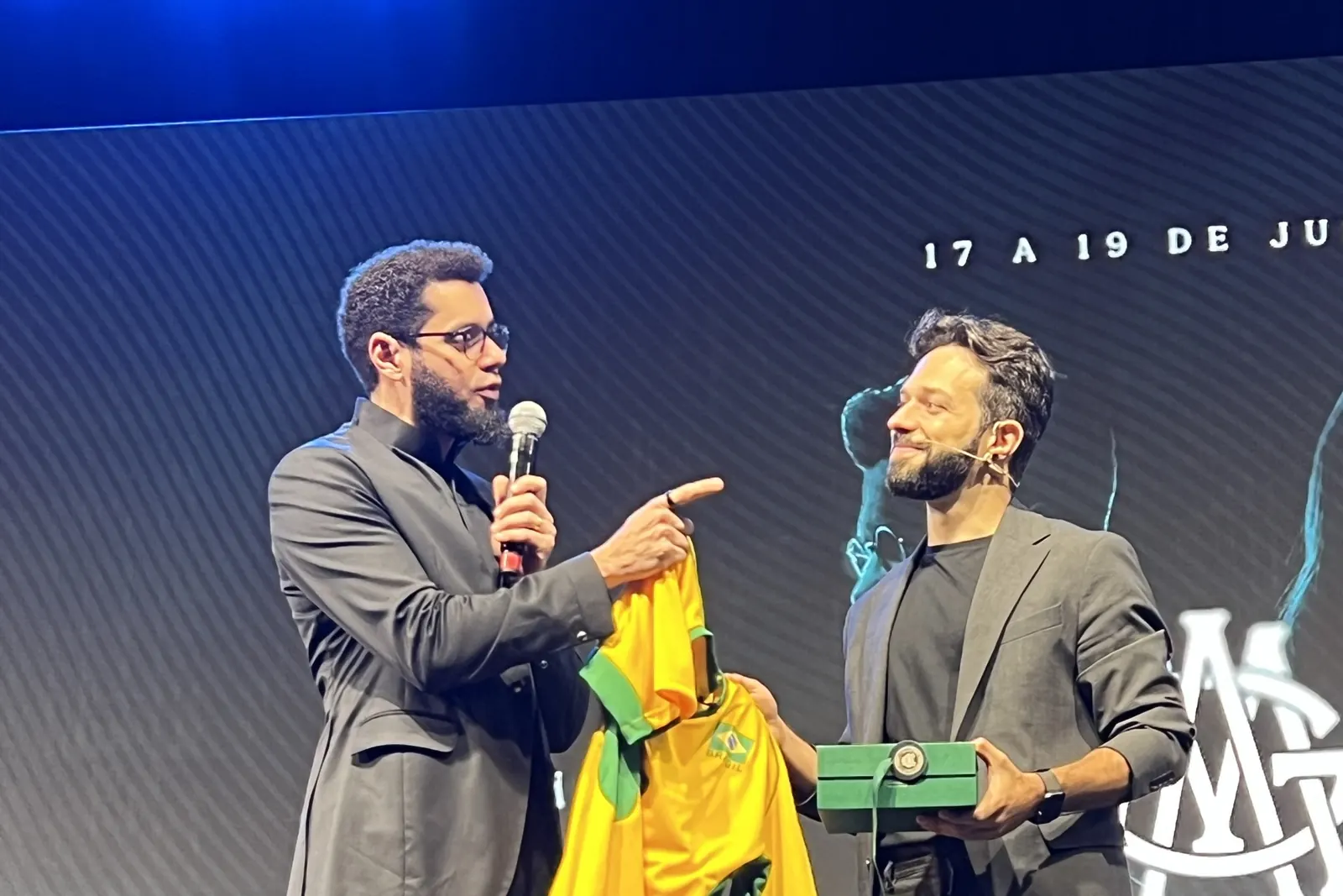 Lucas Estevão speaking at the Grande Mesa event