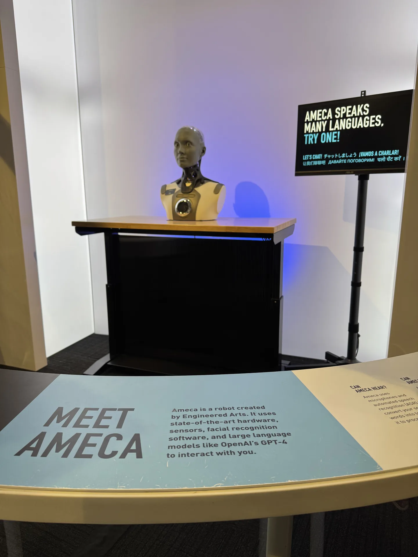 Experiência de androides com IA no Computer History Museum